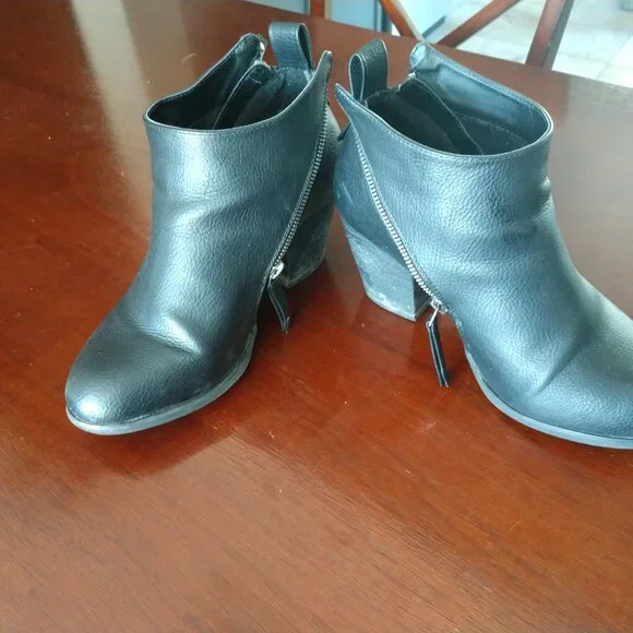 TORRID Side Zip Heel Bootie (WW) - Picture 5 of 8